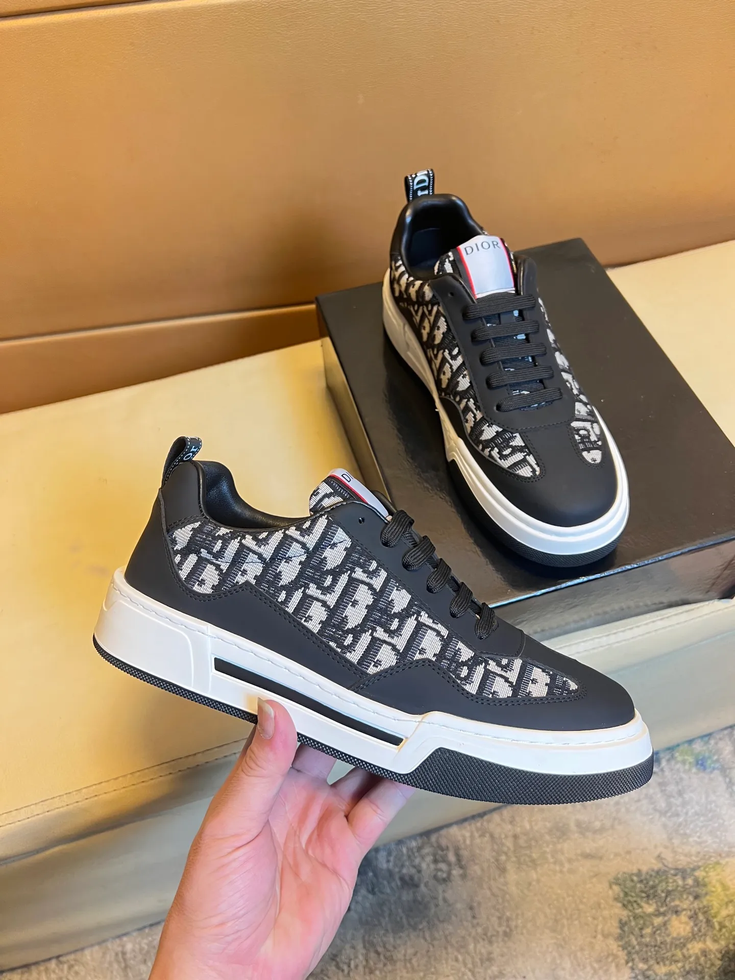 Men's shoes 💰400💰👑👑Dior original quality.~ Unique modern style sneakers. 🏃A must-have casual shoe for trendy men😍😍 Original brand imported from Italy, imported original leather, sheep lining (refuses to discolor and grind feet) Sole: Original sole provided by the original factory, French lazy style design ⚠️Fit to the feet, original quality, super comfortable original sole. It’s like shooting the real thing 🎬The real thing is better, high-quality sneakers wan men’s shoe size: 38-44